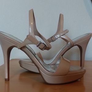 Gianni Bini Platinum Collection Dainty ankle strap heels size 6.5M in cream